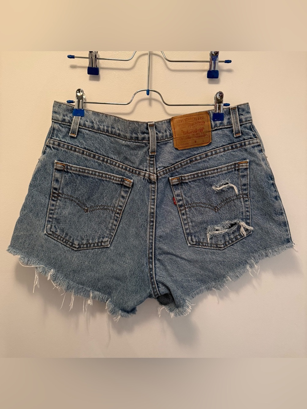 Vintage Levi’s 550 Distressed Cut-Off Denim Shorts | Light Wash | Size 15M / W30